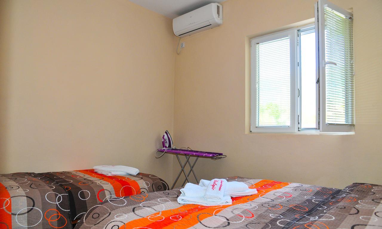 Apartmani Bulajic Tivat Ngoại thất bức ảnh